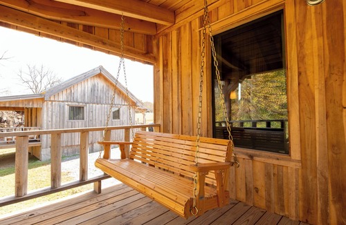 Smithville Cabin | Waterfall Basecamp Cabin, Near Rock Island & Hiking