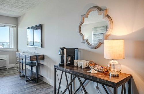 Thomas Drive House | Waterfront 2-Bedroom Condo in Panama City
