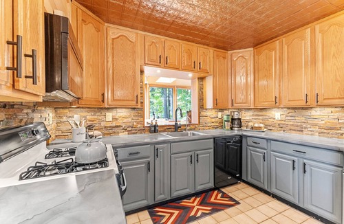 Lake George House | Waterfront 5 BR Home with Dock Slip