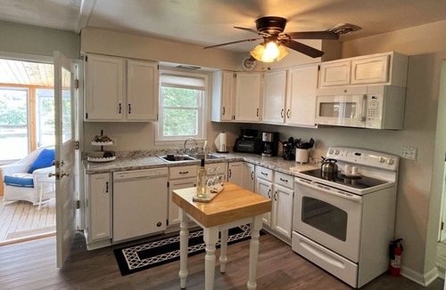 Wisconsin Dells House | Waterfront Breezeway Bay 2