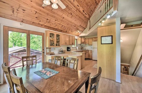 Comstock Cabin | Waterfront Cabin on Long Lake w/Dock & Kayaks!