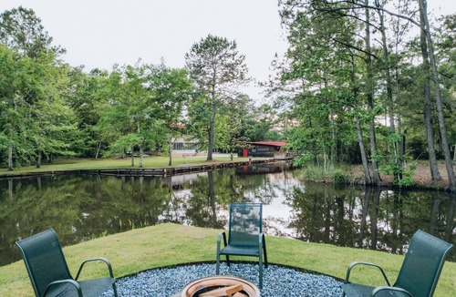Freeport House | Waterfront canal cottage with bay access