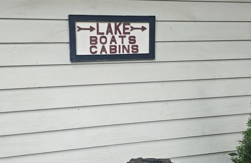 Minnetonka House | Waterfront Cottage on Lake Minnetonka - King Studio Walk-out, lower unit