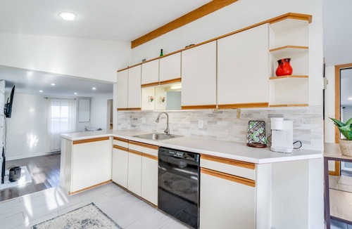 Dexter House | Waterfront Cottage w/Barrel sauna & Fishing Pier