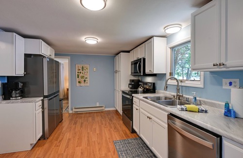 Galloway House | Waterfront Days, Fireside Nights! Lake Helen Haven