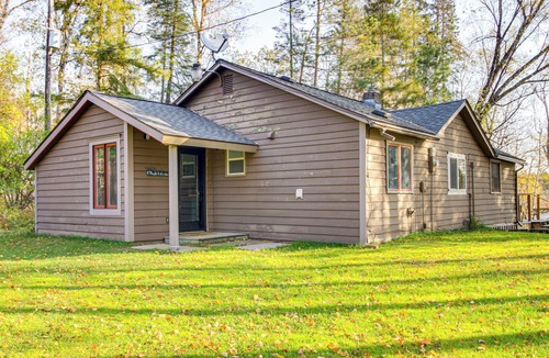 Duluth Cottage | Waterfront Duluth Cabin w/Deck & River View!