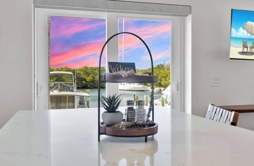 Marathon Condo | Waterfront Escape with Pool, Tiki, Breakfast & Marina