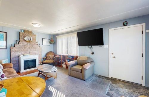 Coos Bay House | Waterfront home with panoramic bay views deck fireplace & beach access