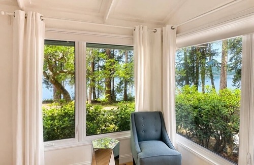 Freeland House | Waterfront Main House on 23-Acre Estate