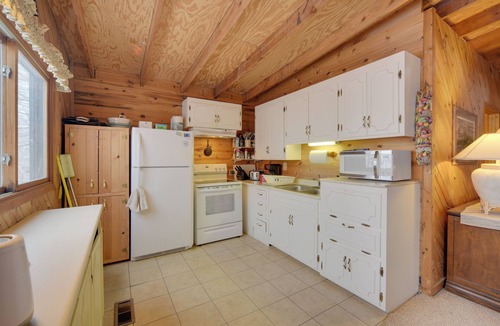 Hayward Cabin | Waterfront Nelson Lake Cabin w/Boat Dock!