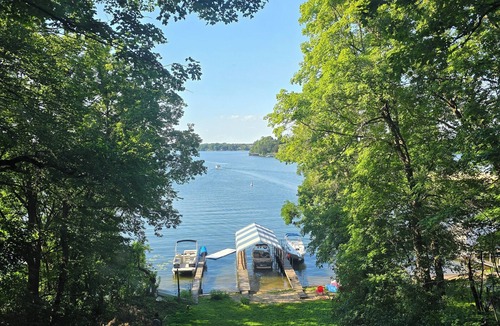 Minnetonka House | Waterfront Property Two units Lake Minnetonka - Entire Cottage