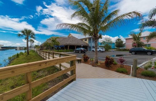 Merritt Island Condo | Waterfront Stateroom Elite 3-Bedroom