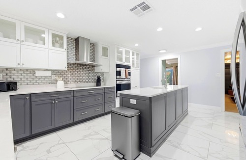 Largo House | Waterfront Villa! Heated Pool, Paddle Boards, and Game Room, Sleeps 20!