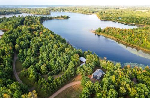 Webster House | Waterfront Webster Cabin with Dock on Warner Lake!