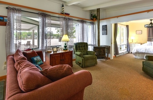 Wellesley Island Cottage | Waterfront Wellesley Island Cottage w/ Boat Slip!
