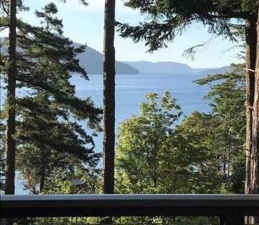 Eastsound House | WaterView,Impeccable Studio Cottage, Walk to Town