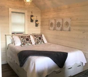 Eastsound House | WaterView,Impeccable Studio Cottage, Walk to Town