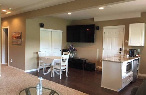 Eatonville House | Welcome! Create your own Lakeside Memories on Lake Tanwax