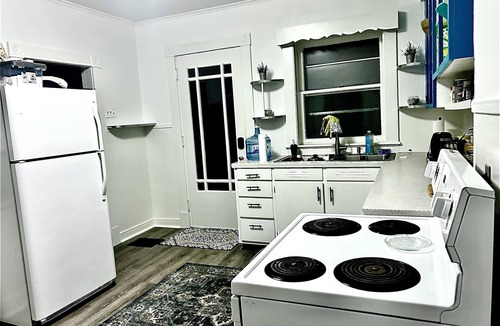 Montpelier House | Welcome to River St House historical stay. 1500sq ft, 1/2 blk from river trails.