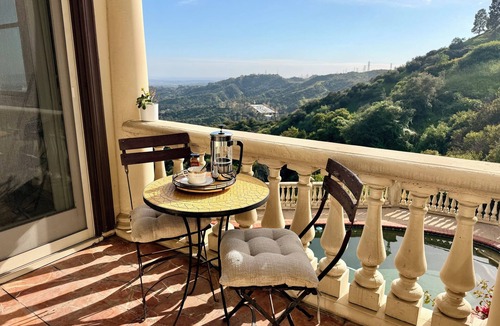 La Canada Flintridge Bed & Breakfast | Welcome to your serene hillside Bed & Breakfast retreat