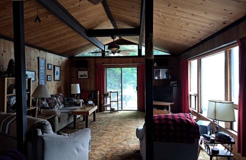 Colton House | Welcoming 3-bedroom house with WiFi in charming Colton