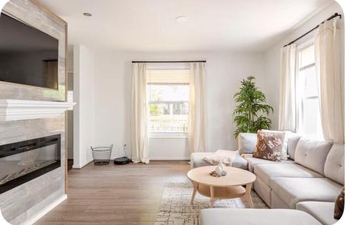 Powderhorn Apartment | Welcoming Cozy home Free Parking Super fast WiFi