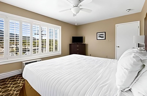Corte Madera Hotel | Well-Located Suite | Kitchen | Outdoor Pool | Free Parking | BBQ Area