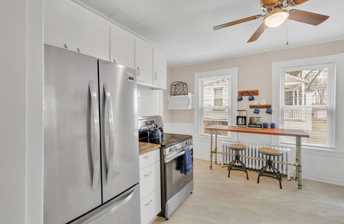West Hartford Apartment | West Hartford Center: Cozy New England Apartment