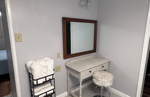 Bellview House | West Pensacola BoHo! Centrally Located Home That Sleeps 10!