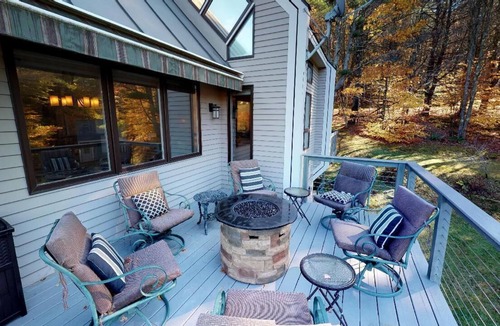 West Hartford House | "Westerly View" is a 5-star luxury home in the heart of Quechee, Vermont.