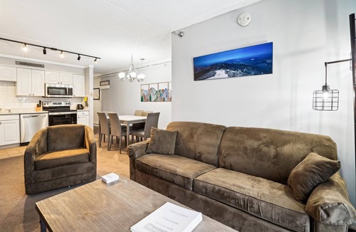 Central Vermont- Killington Condo | Whiffletree C2 has been totally renovated and is on the Shuttle Bus Route with a ski trail back to the property. Summer Outdoor pool.