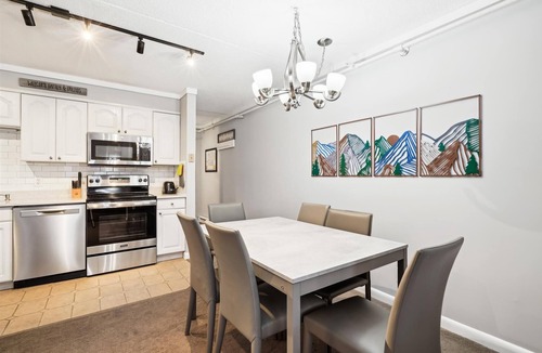 Central Vermont- Killington Condo | Whiffletree C2 has been totally renovated and is on the Shuttle Bus Route with a ski trail back to the property. Summer Outdoor pool.
