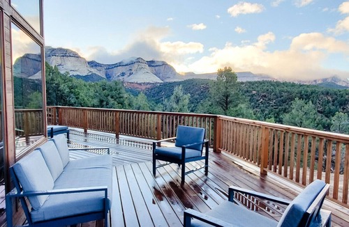 Orderville Cabin | White Cliffs Vista, Panoramic Views, Hot Tub, Epic Views!