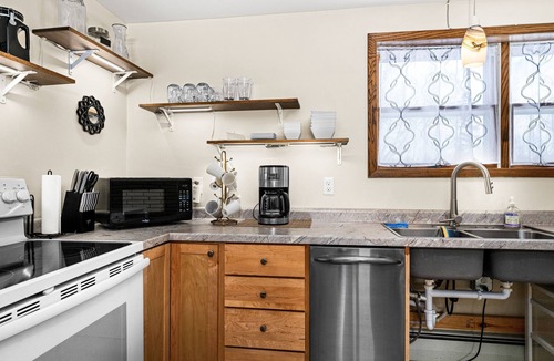 Billings Park House | Whitehouse Retreat Suite | Near River & Duluth