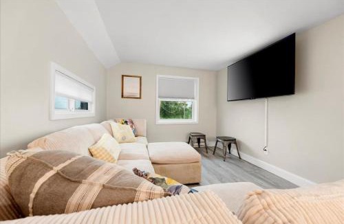 South Bay House | Whitewater The Genoa on Oneida Lake Sleeps 8