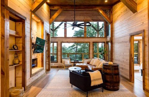 Rogers House | Wild Turkey Overlook - Two Decks Incredible Views Hot Tub