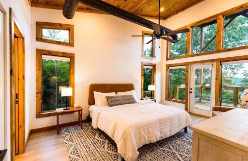 Rogers House | Wild Turkey Overlook - Two Decks Incredible Views Hot Tub