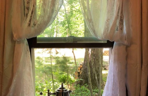 Pine City House | Wild West Tiny Hotel in nature with breakfast,spa!
