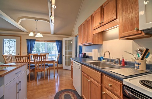 Isle La Motte House | 'Willow Point' ~ Lake Champlain House w/2 Kayaks!