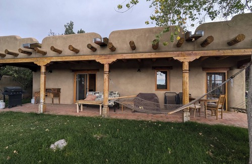 Valdez House | Winsor Castle & Ski Retreat! 15 min to Ski Lifts and Taos Plaza