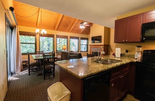 Wisconsin Dells Condo | Wisconsin Dells | Pool & Waterpark Access | Timber/Townhome Stay
