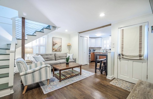 Old Village House | Wonderful Old Village Bungalow in the heart of Mount Pleasant