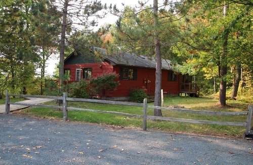 Markville Cabin | Woodland Trails Cabin on 130 acres with wildlife and miles of private trails