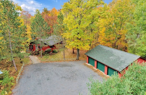 Markville Cabin | Woodland Trails Cabin on 130 acres with wildlife and miles of private trails