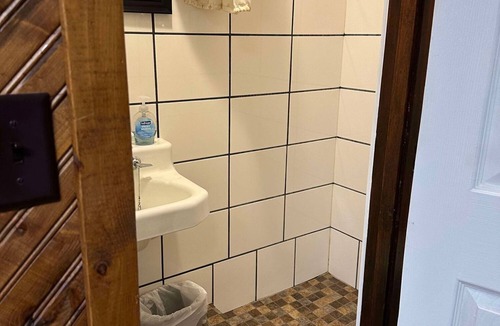 Alma Hotel | Woodlands Motel Retreat next to the Mississippi River