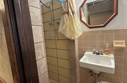 Alma Hotel | Woodlands Motel Retreat next to the Mississippi River
