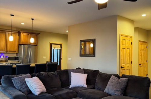 Holcombe Cabin | Woodlawn Lakeside Retreat - 2 BR Waterfront Cabin