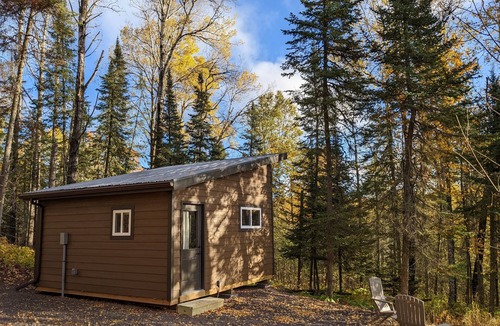 South Range Cabin | Woodsy Personal Retreat Cabin - "Quietude"
