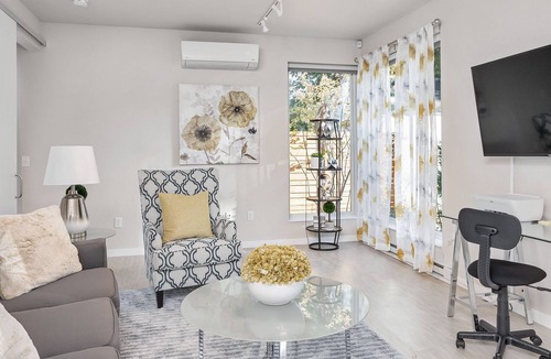Kingfield Apartment | Work From Here🌸Fast WiFi🌸Keurig+Coffee🌸55" Roku TV