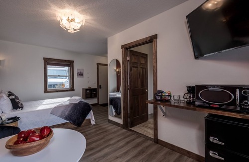 Prescott Hotel | Work & Stay | Free Parking | Simple Comfort